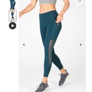 SOLD! 🌟 Trinity Mid-Rise Pocket 7/8 Legging